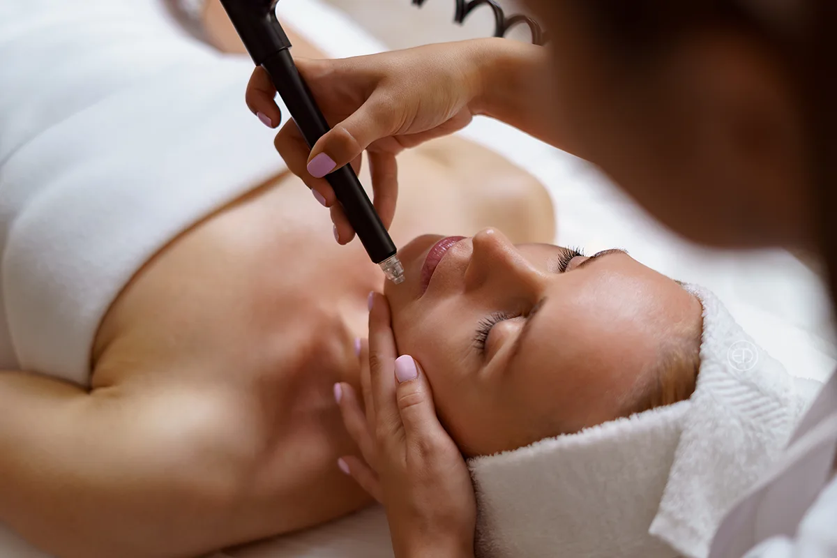 Eye Designer, microneedling, micro-needling, micro needling, Soin Du Visage, soins du visage, skincare, visage, Anti-âge, Peau, acné, eau sèche, Peau grasse, Peau sensible, Philing, cicatrices d'acné,